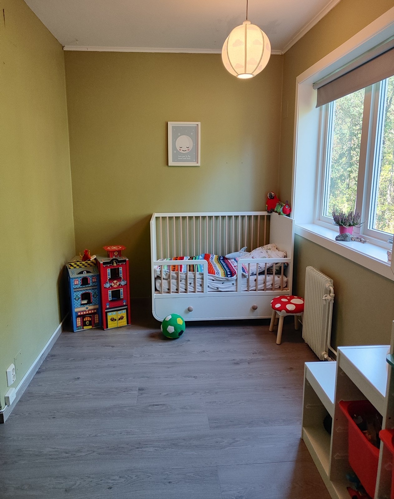 God plass til seng, skap og etc. Galleribilde