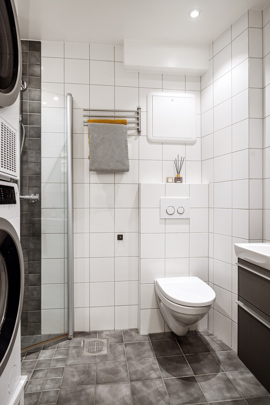 Lekkert helfliset bad med varme i gulv. Galleribilde