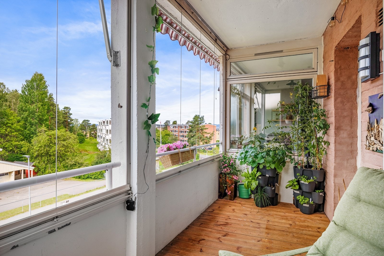 Her får du gleden av en sør-vestvendt innglasset balkong på hele 10 kvm. Galleribilde