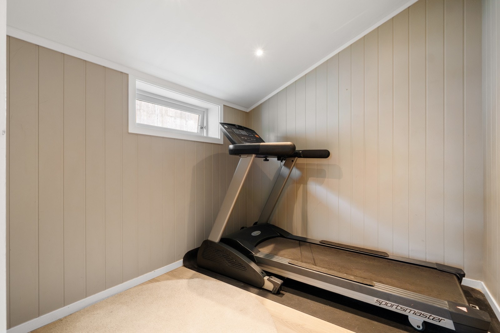 Treningsrommet/boden fra entréen. Galleribilde