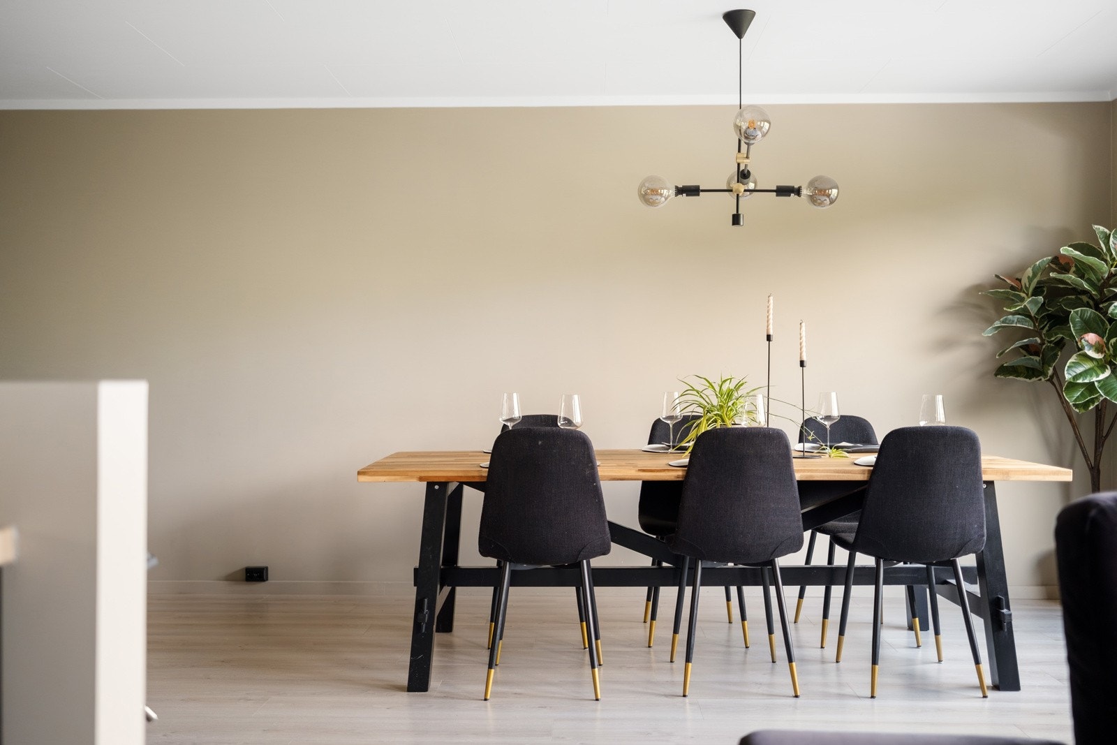 Her er det plass til langbord. Galleribilde