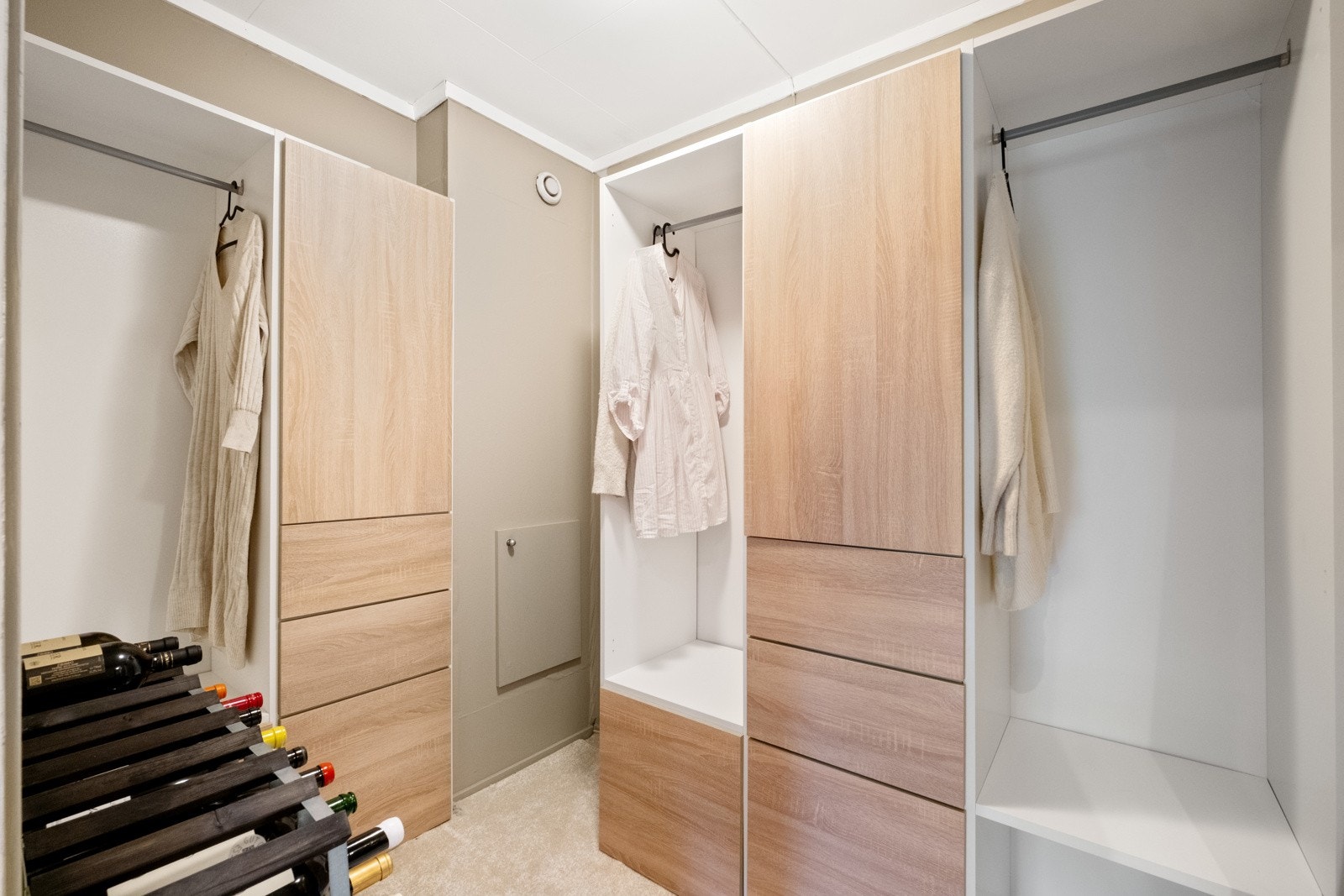 Boden nede benyttes som garderoberom. Galleribilde