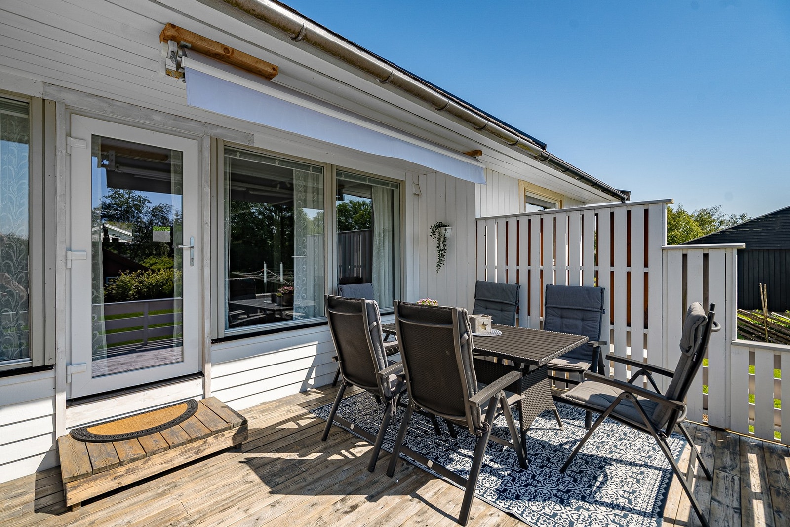 Veranda. Utgang fra stue. Galleribilde