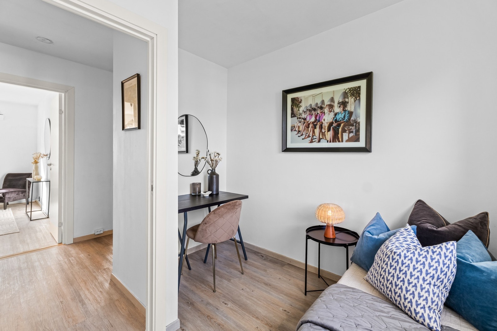 Soverom 2 gir plass til seng, nattbord og har praktisk nisje til f.eks. garderobeløsning. Galleribilde