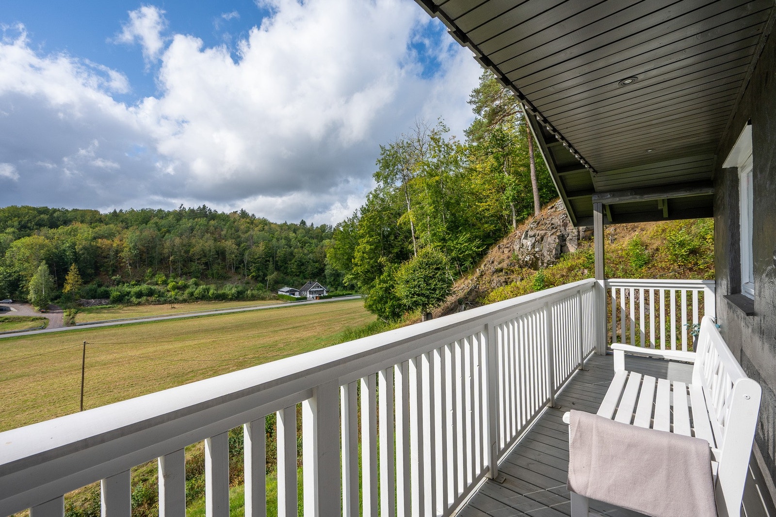 Boligen har flere fine uteplasser! Galleribilde