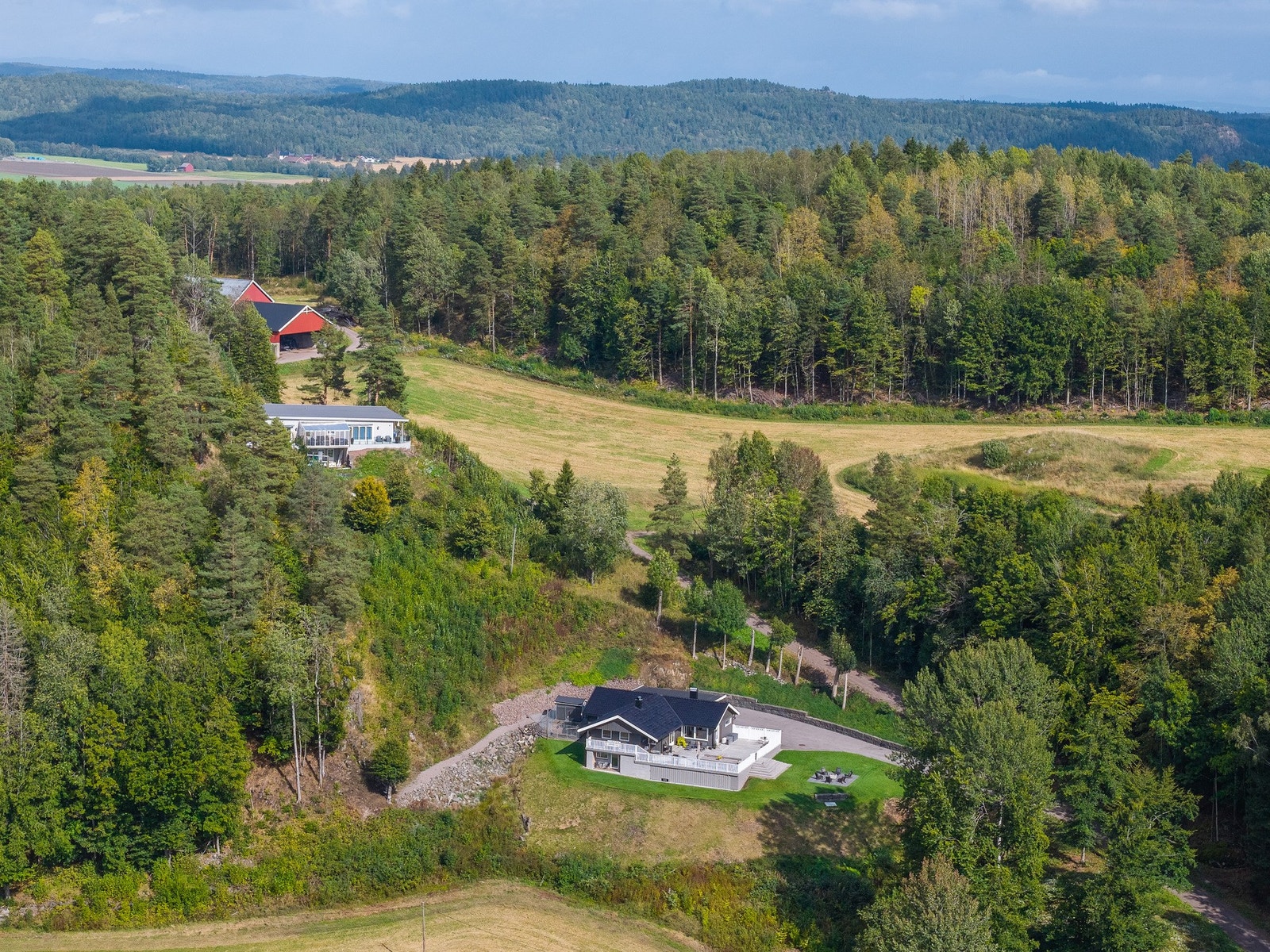 Landlig beliggenhet - huset ligger i en blindvei Galleribilde