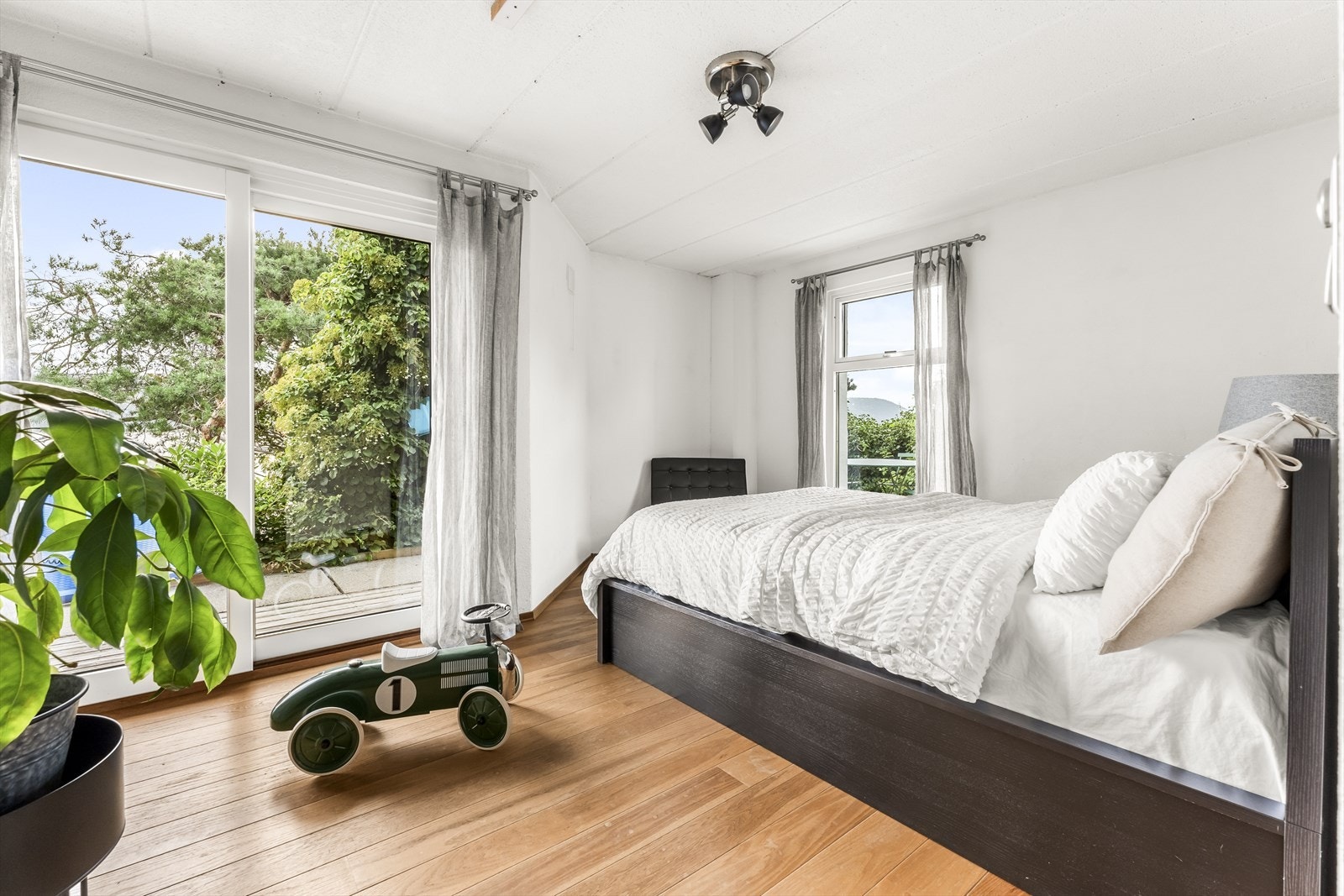 Soverom I i underetg. har utgang til terrasse Galleribilde