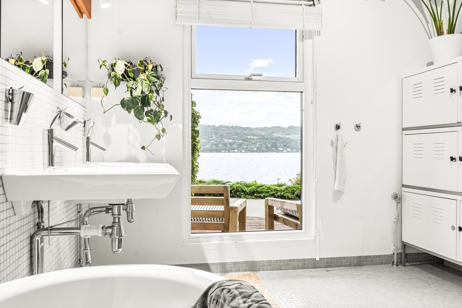 Sjøutsikt fra badet Galleribilde