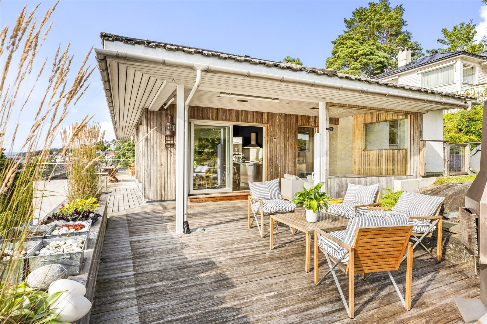 Stor og usjenert uteplass Galleribilde