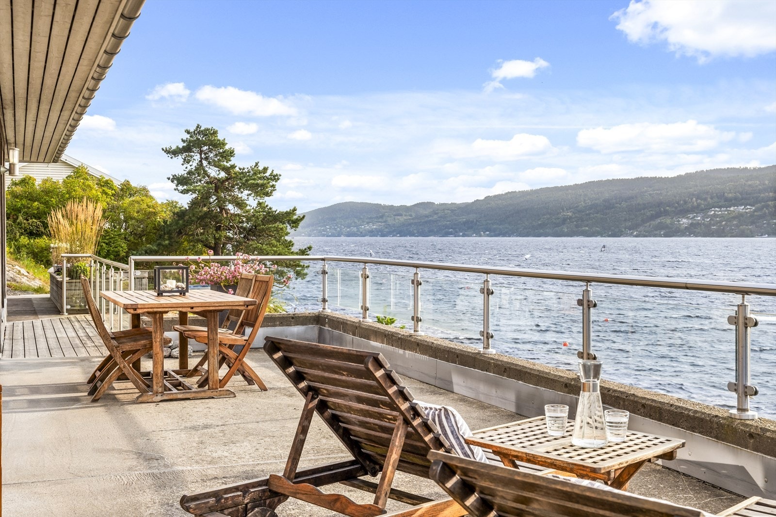 Du får en spektakulær utsikt over Drøbaksundet og Oslofjorden fra terrassen Galleribilde