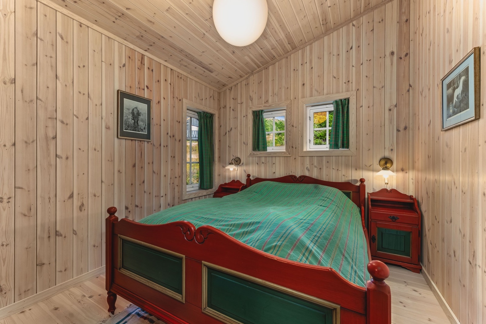 Det er 5 gode soverom i hyttas første etasje. Galleribilde