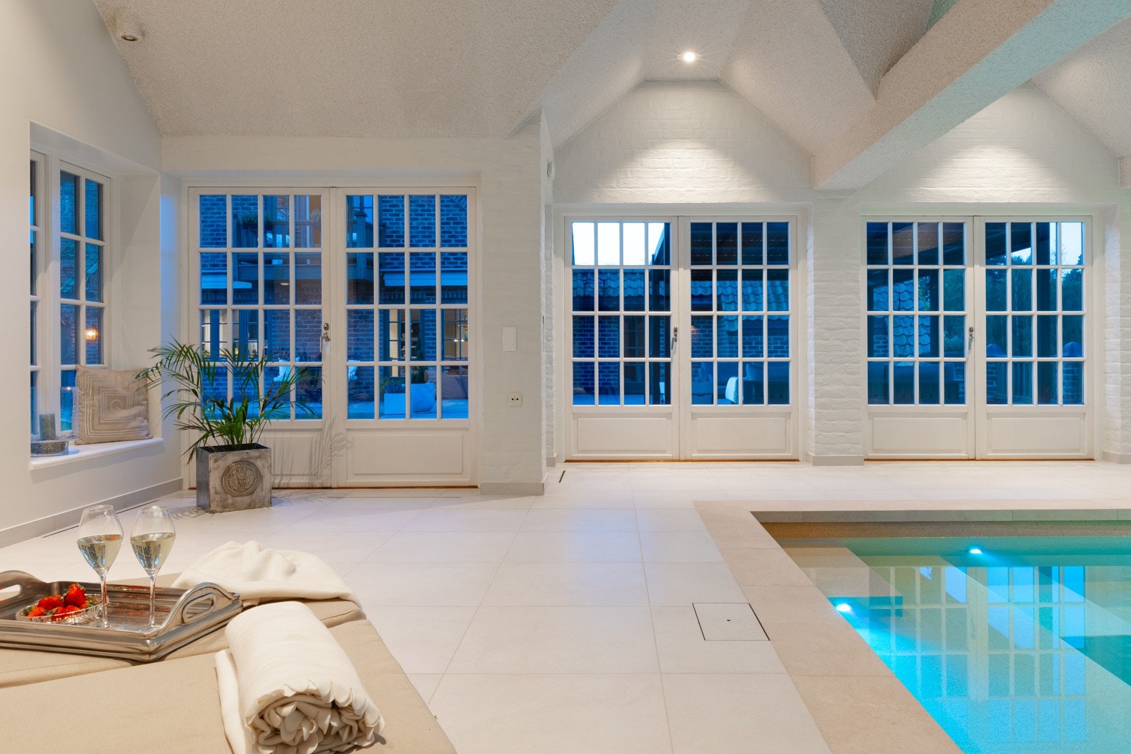 Bassengrommet er total rehabilitert i 2024. Bassenget er utvidet med massasjedel, nye led lamper og motstrømsanlegg.