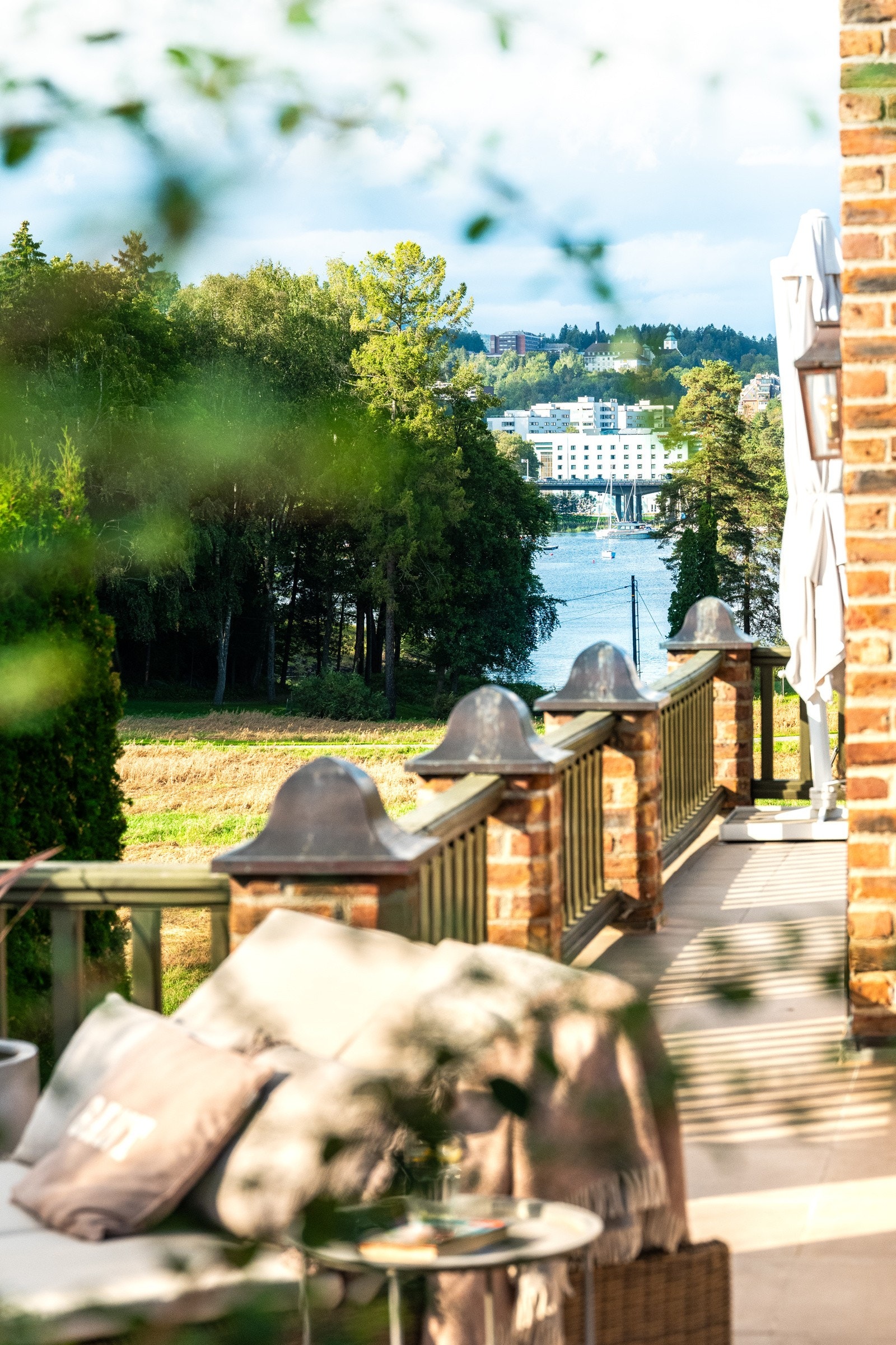 Nydelig sjøutsikt fra eiendommen.