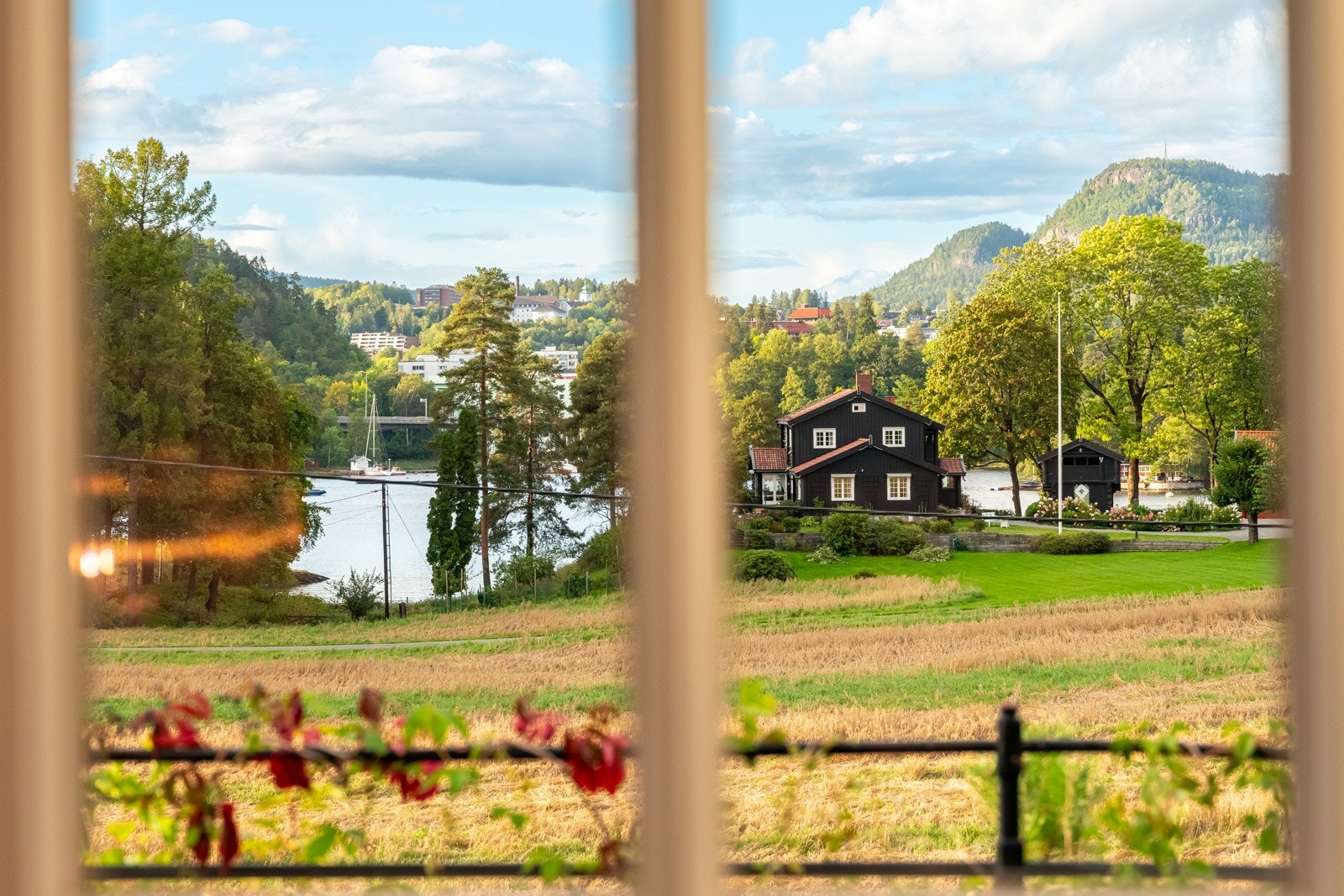Nydelig sjøutsikt fra biblioteket.