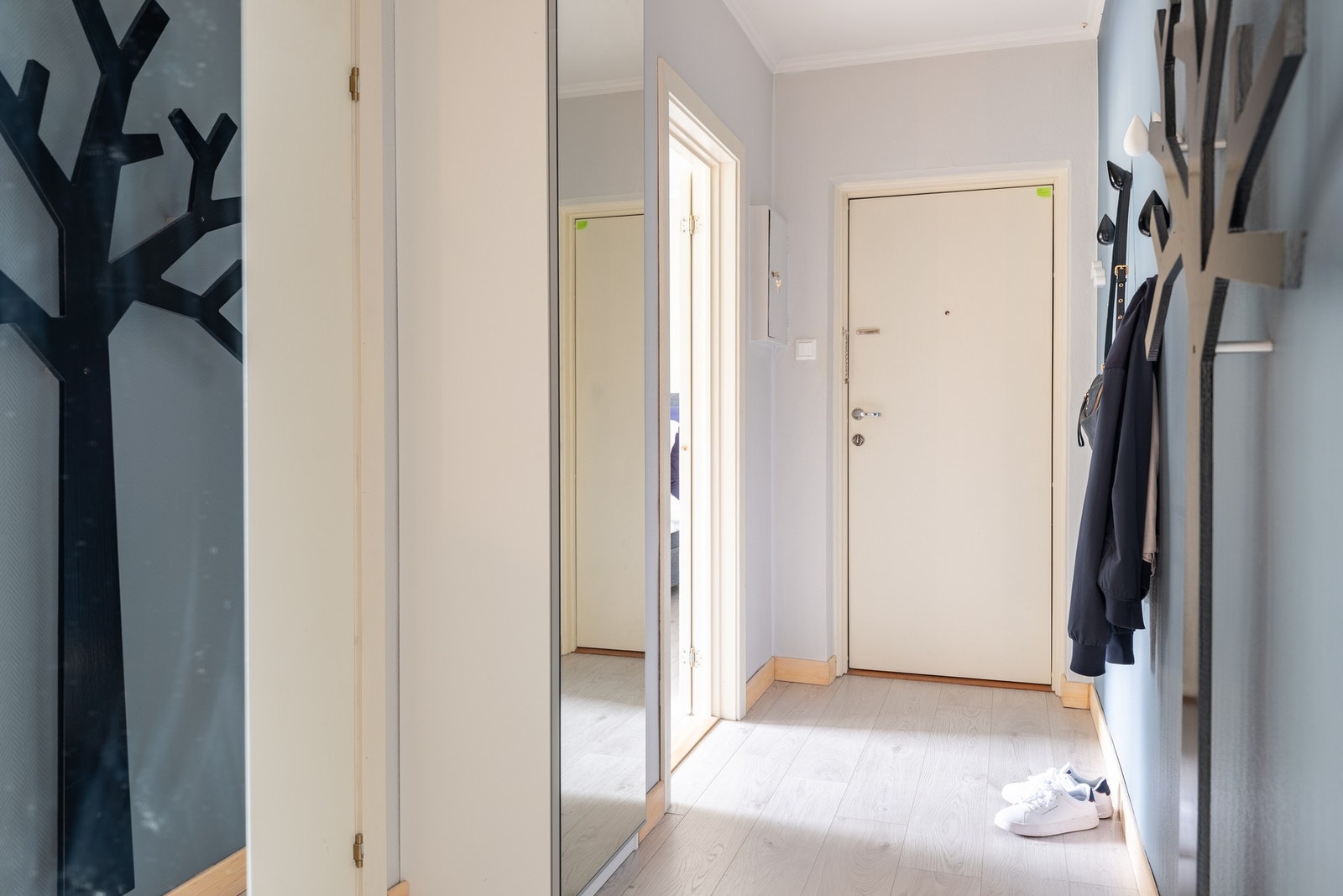 Adkomst er via felles inngangsparti med trapperom. Galleribilde