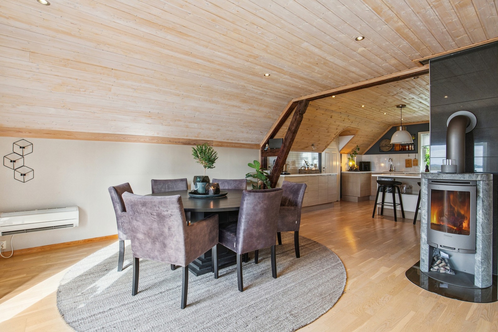 Stue sett mot kjøkken Galleribilde