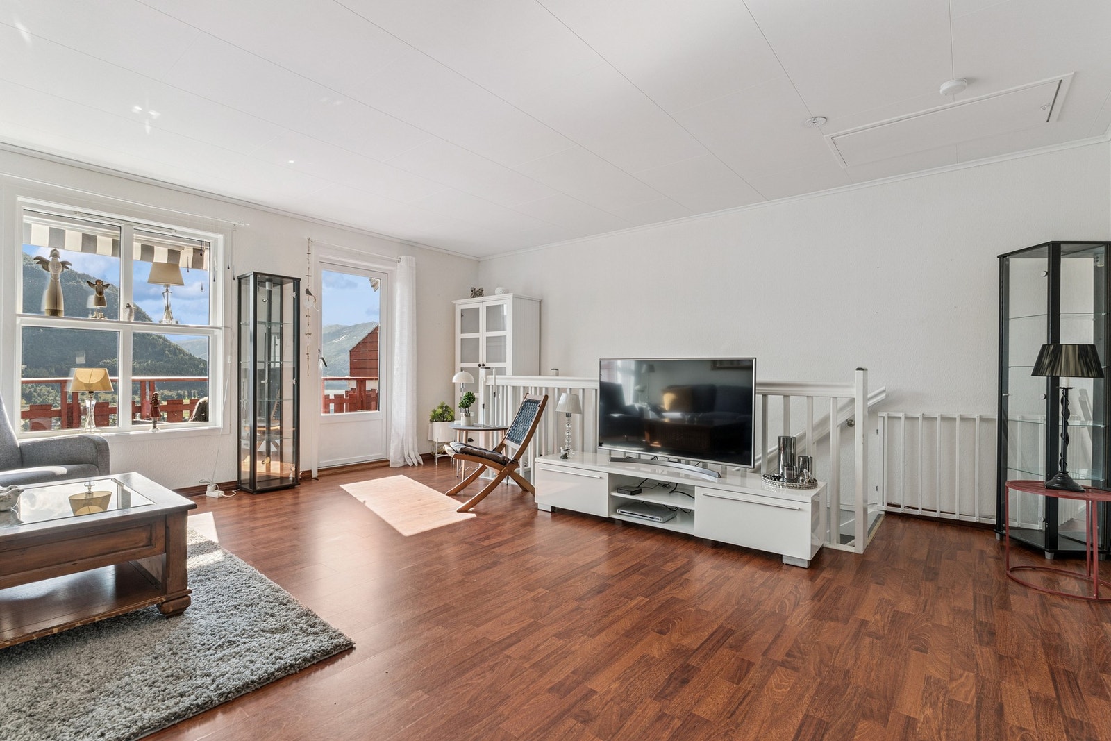 Gulvet i boligen er av laminat. Galleribilde