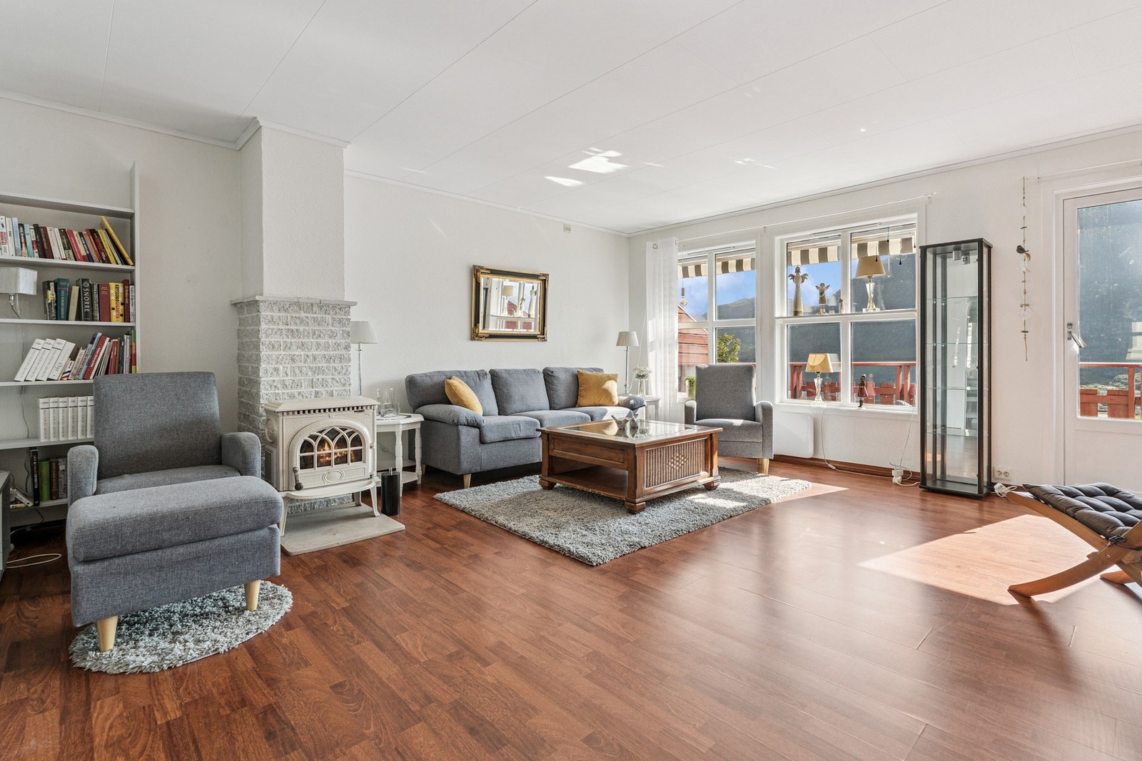 EiendomsMegler1 ved Martin Grodås Alnes har gleden av å presentere Mosevegen 2B! (Fotograf Svein Olav Humberset v/EFKT). Galleribilde