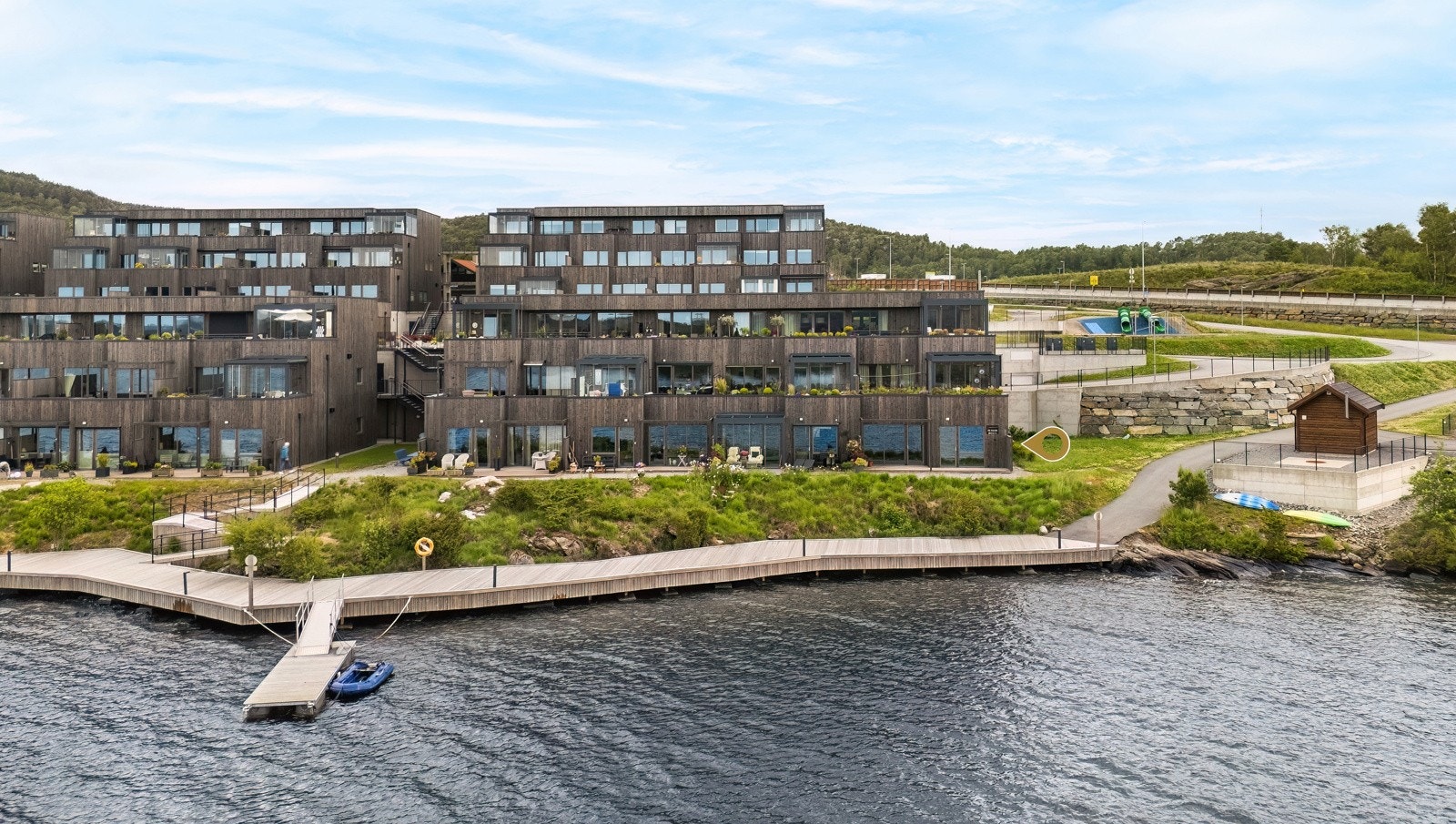 Lekkert prosjekt med godt bomiljø. Nærhet til flotte turområder og badestrand Galleribilde