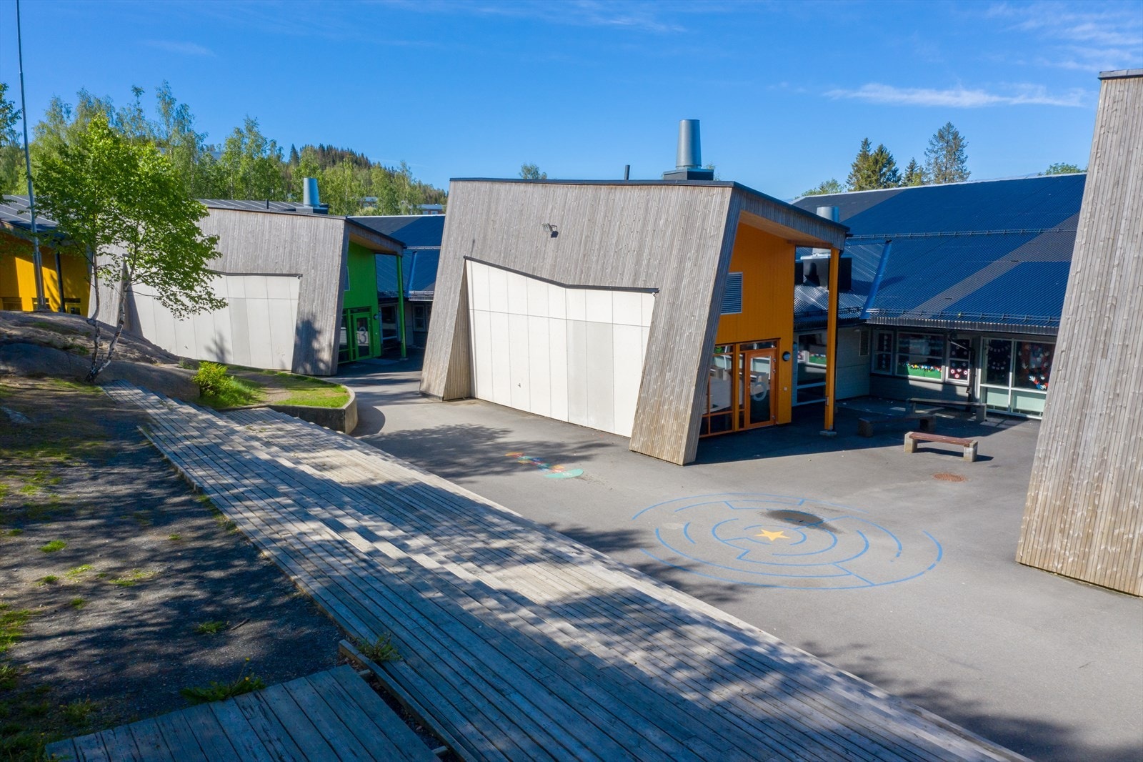 Blystadlia skole (1-7 trinn) og barnehage. Galleribilde