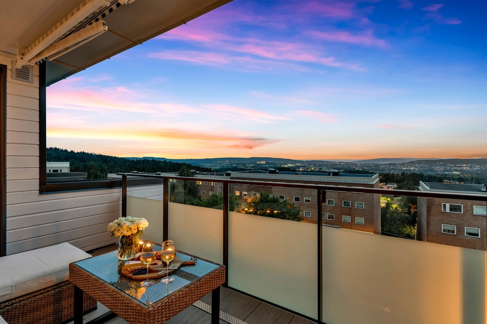 Fantastisk utsikt med Holmenkollen i det fjerne. Galleribilde