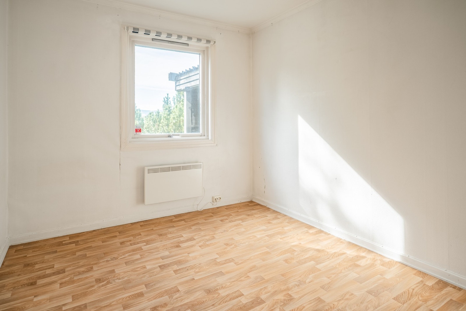 God plass til både stor dobbeltseng, samt garderobe Galleribilde