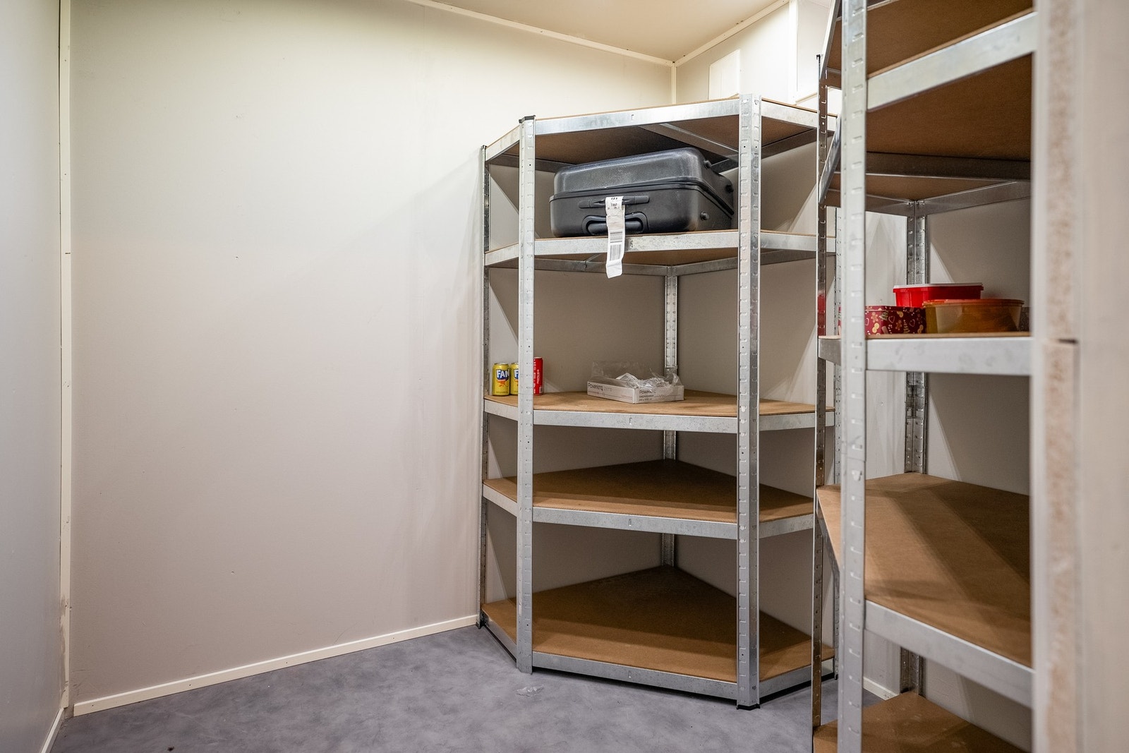 Mye god lagringsplass i tørr bod. Galleribilde