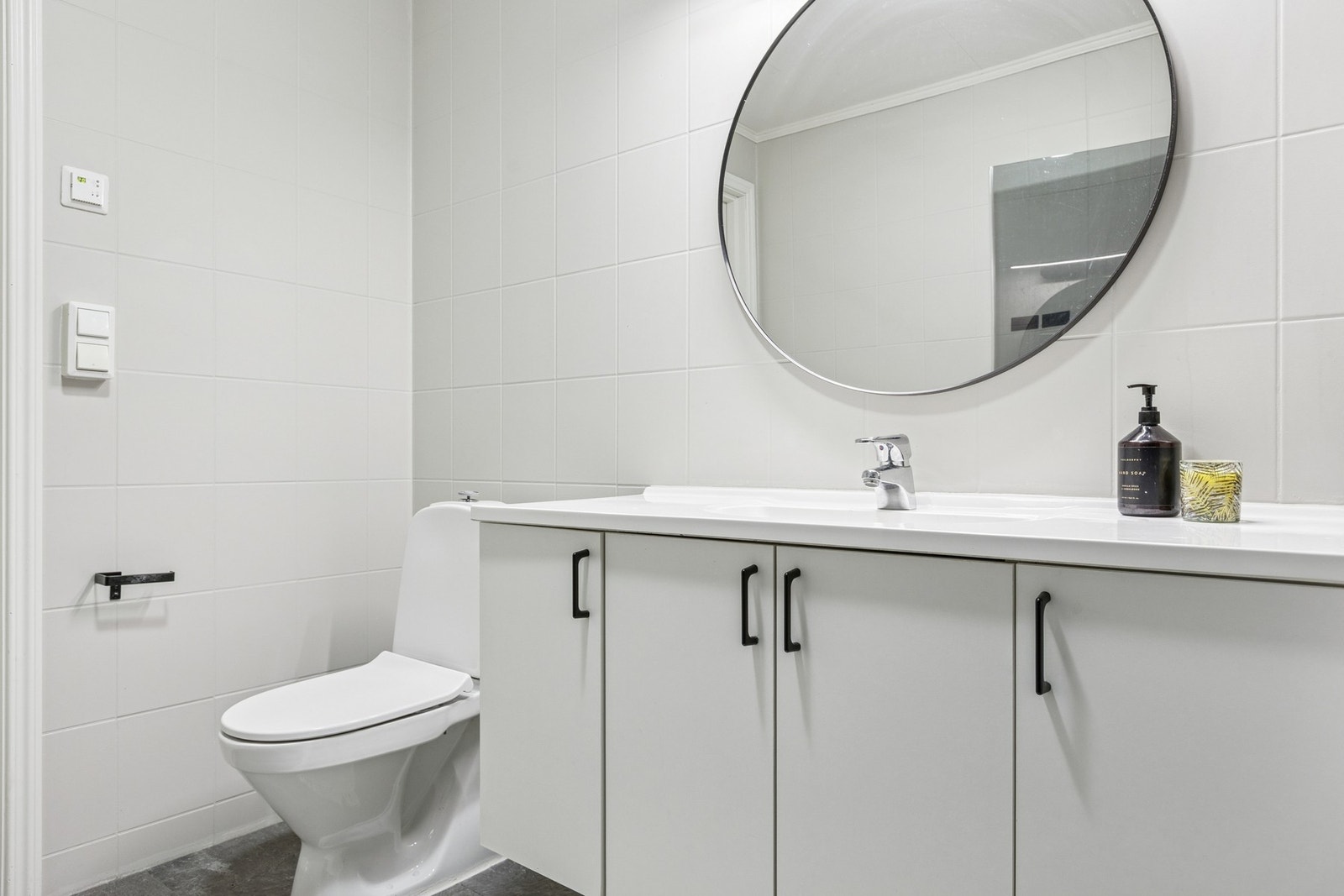 Badet har fått TG1 på alle kontrollerte punkter, inkludert overflater, rør, sluk, ventilasjon og sanitærutstyr - noe som dokumenterer et trygt og godt vedlikeholdt bad. Galleribilde