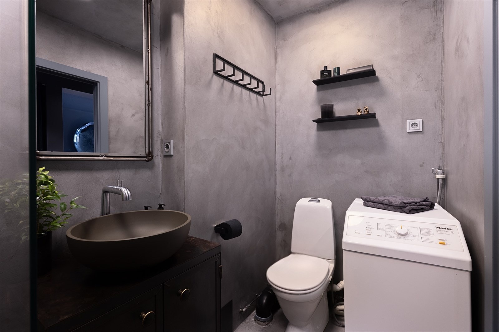 Baderom ble pusset opp i 2015. Dokumentasjon foreligger. Galleribilde