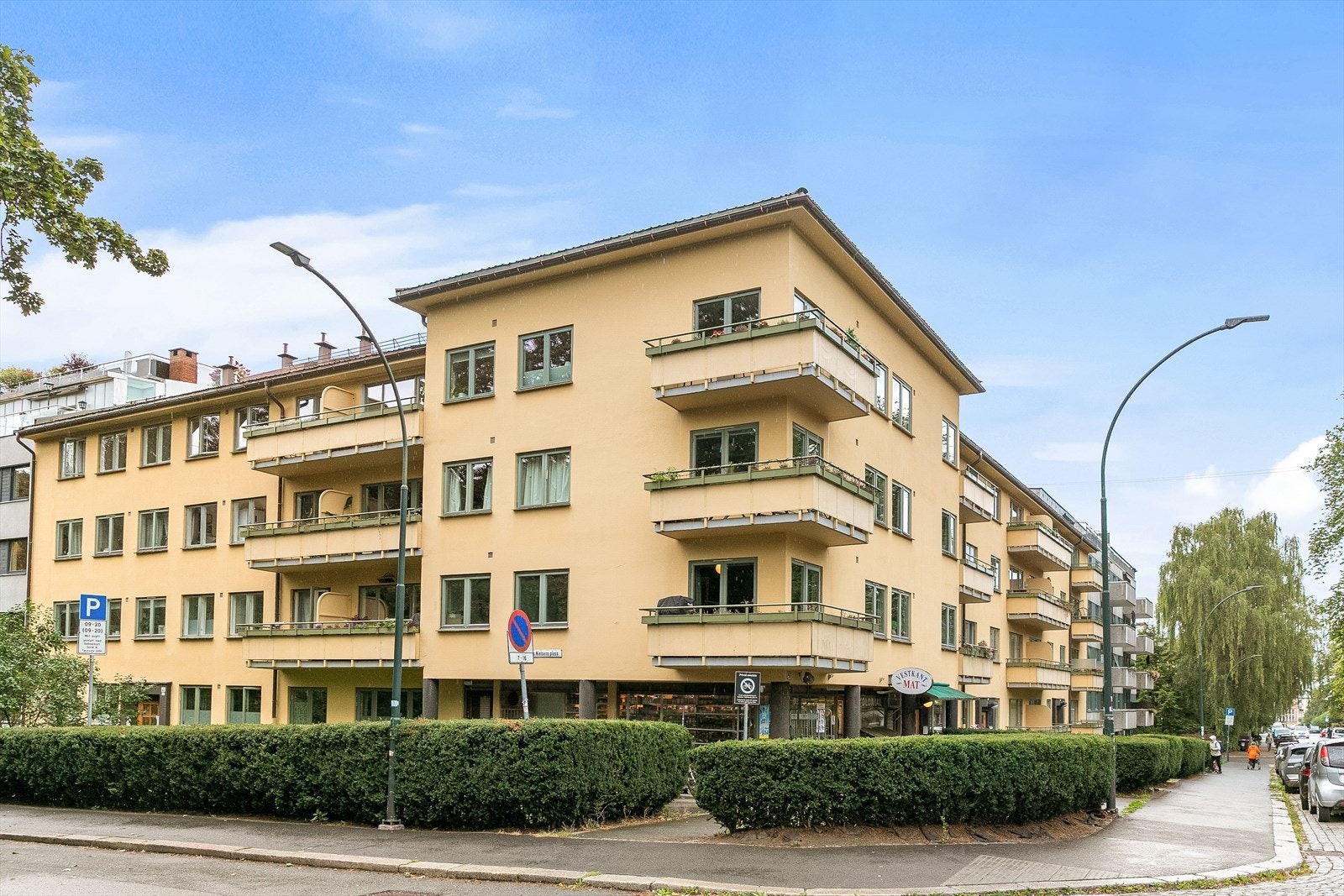 Leiligheten har en etterspurt beliggenhet ved Vestkanttorget, perfekt plassert mellom Majorstuen og Frogner. Galleribilde