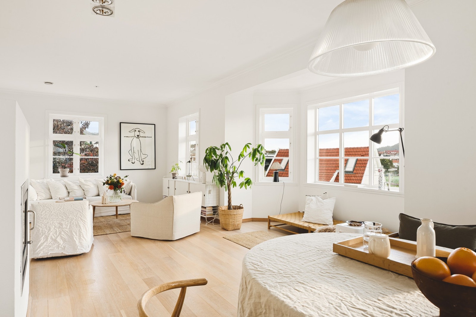 Det er lagt vekt på kvalitetsmaterialer, samt smarte løsninger for en sømløs hverdag. Galleribilde