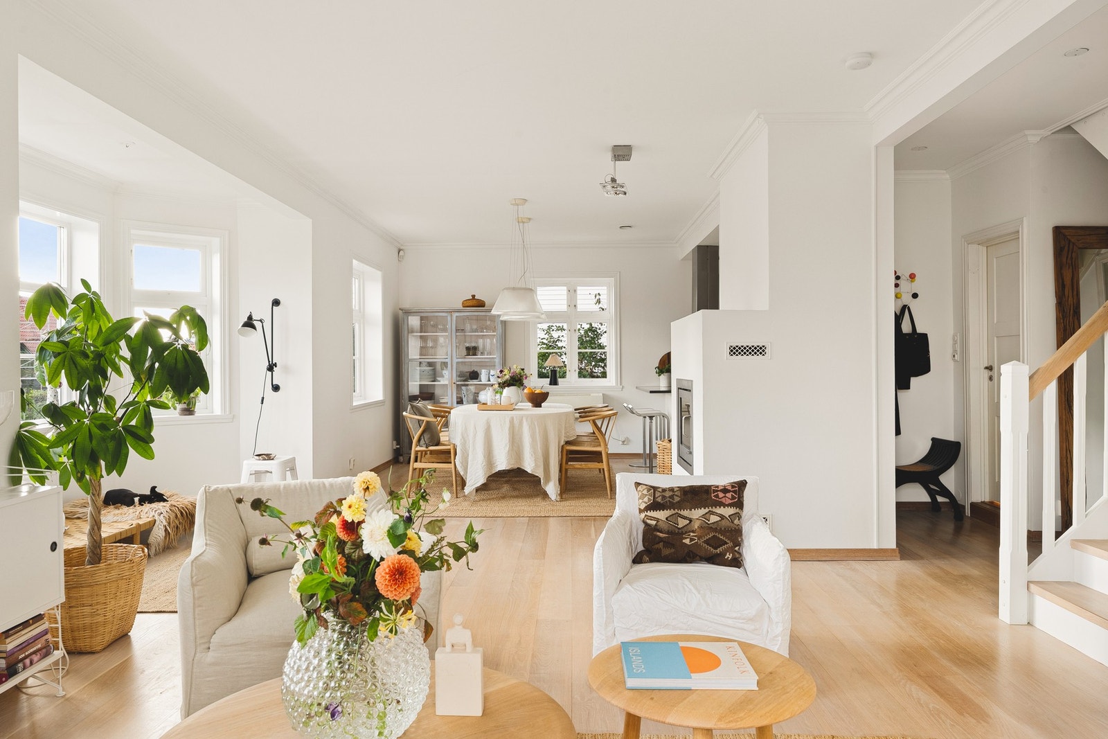 Innvendig er boligen lys og delikat. Galleribilde