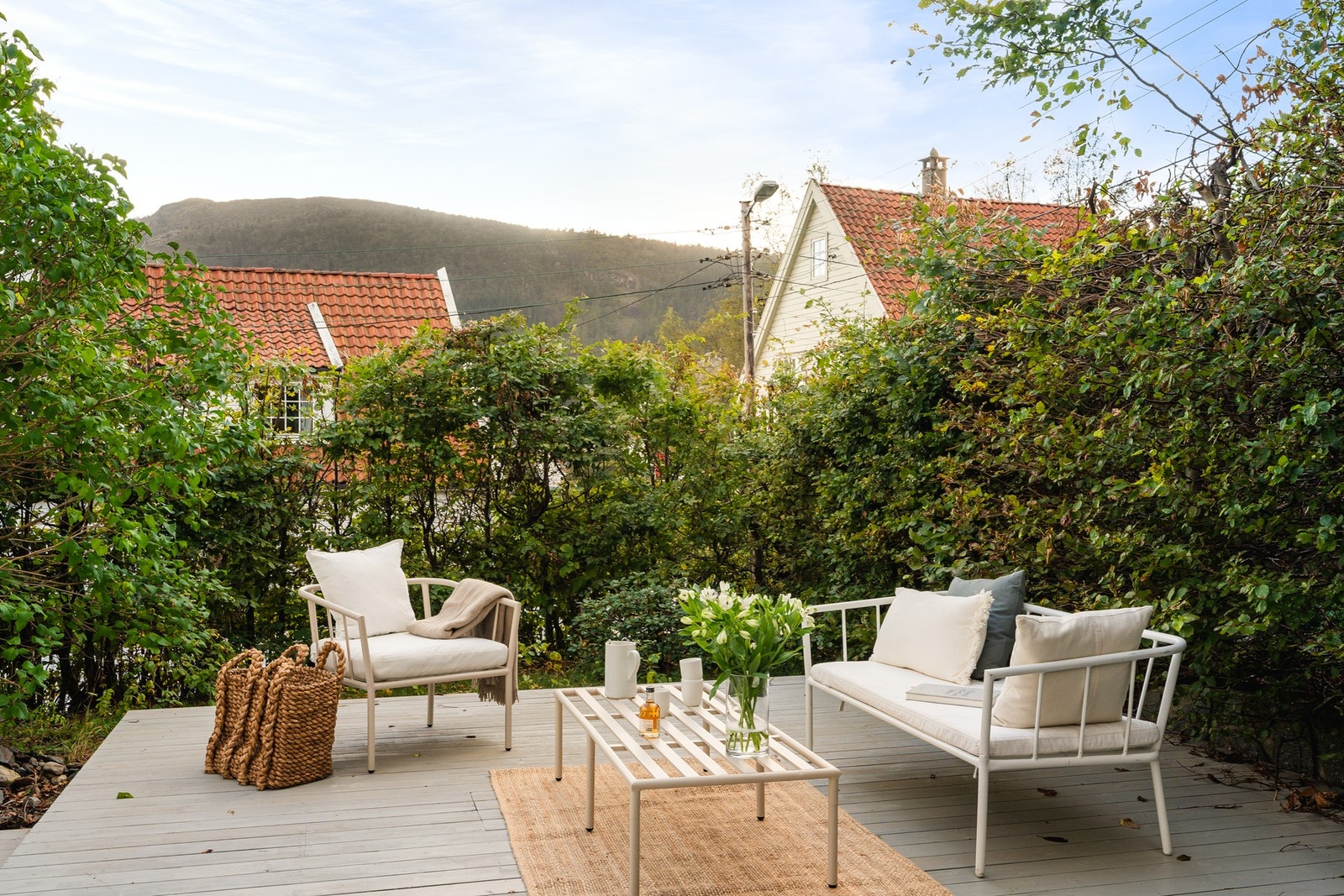 Det er god plass til å innrede med ønsket utemøblement i ulike soner. Galleribilde