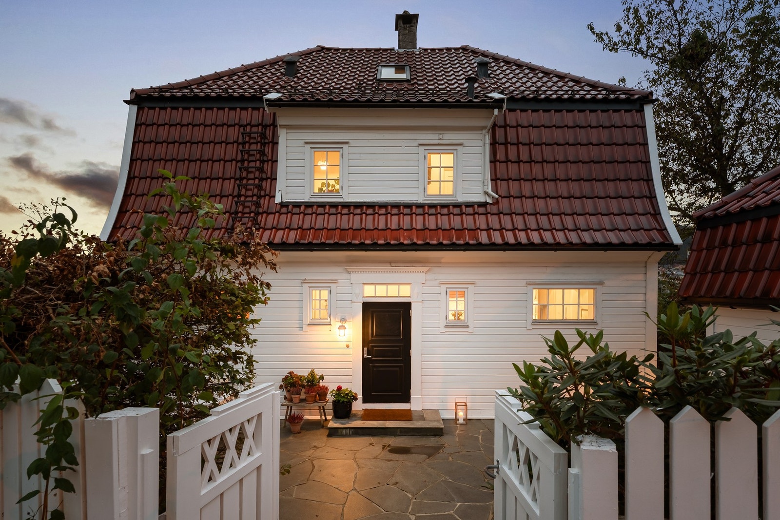 Dette er en ærverdig og innholdsrik villa i populære Gimlebakken. Galleribilde