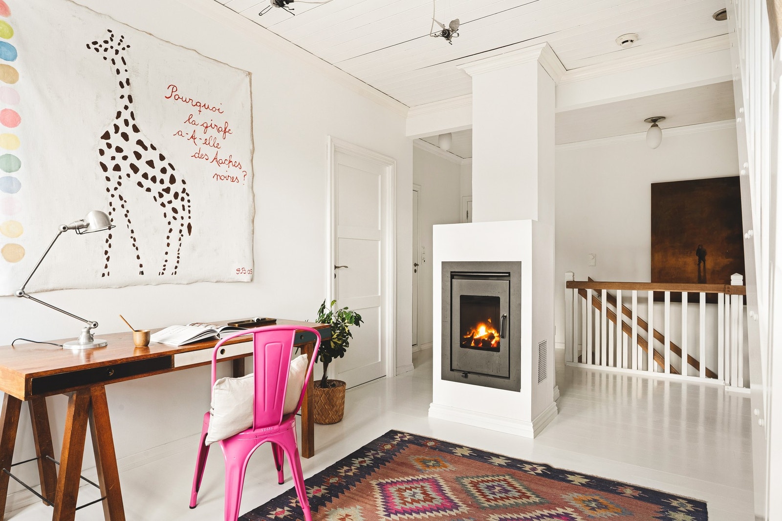 Vedovn varmer godt i kaldere årstider. Legg også merke til den gode takhøyden. Galleribilde