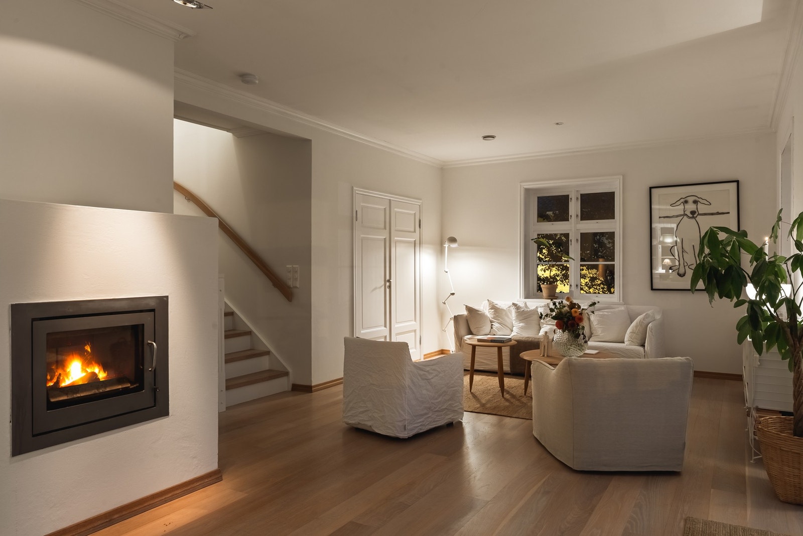 Vedovnen varmer godt i kaldere årstider og gir boligen lun atmosfære. Galleribilde