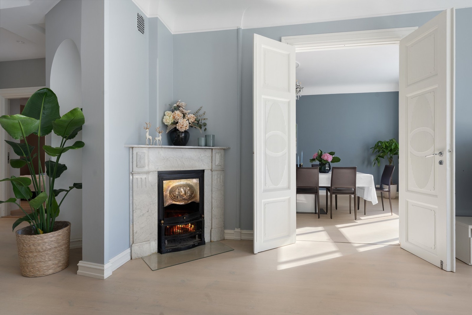 Det er oppvarming med vannbåren varme tilkoblet radiatorer. Galleribilde