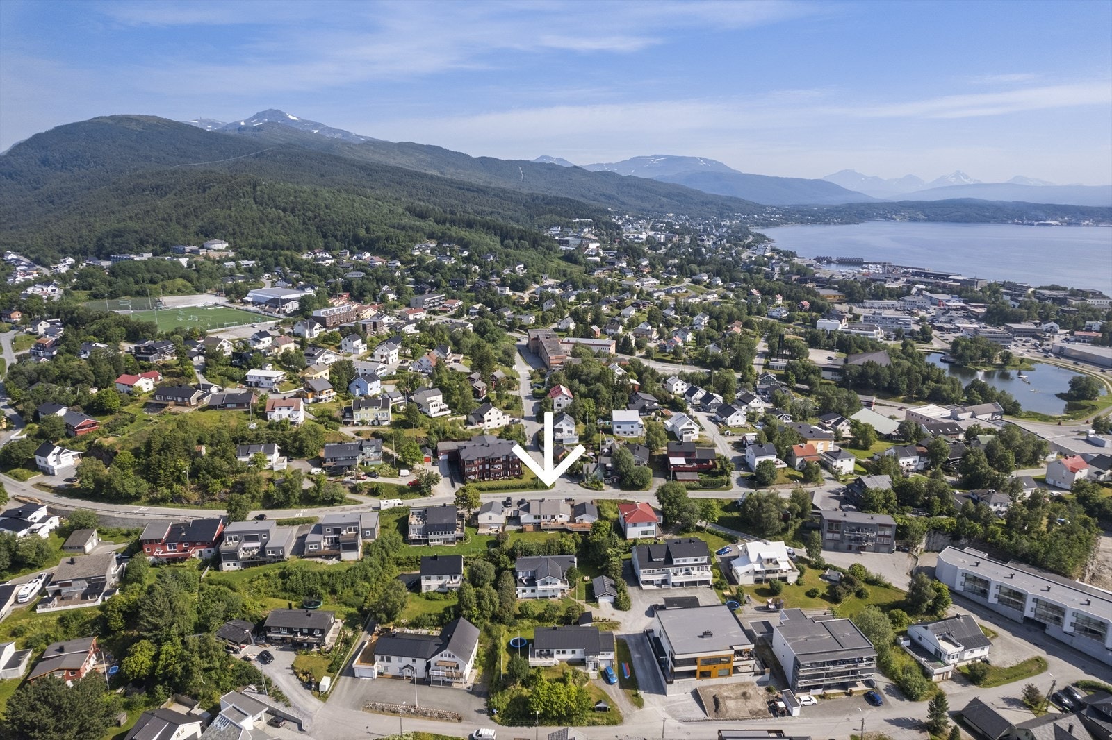 Herfra kan du og dine gå eller sykle til skole, jobb, barnehage, sentrum og flott natur Galleribilde