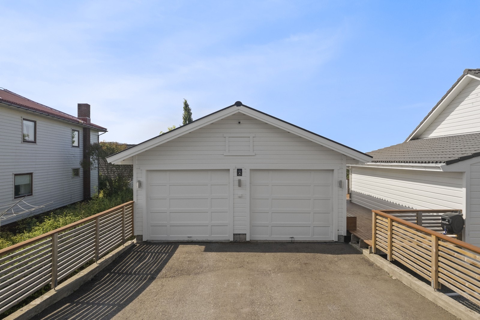 Dobbelgarasje med innlagt strøm Galleribilde