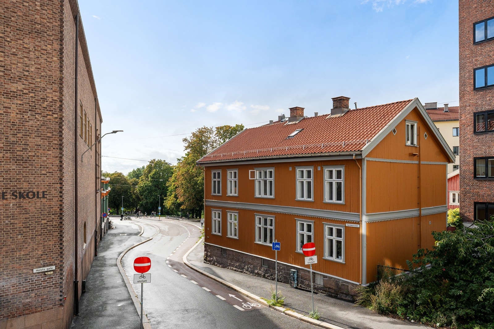 Beliggende i et idyllisk området på Øvre Grünerløkka med Akerselva som nær nabo Galleribilde