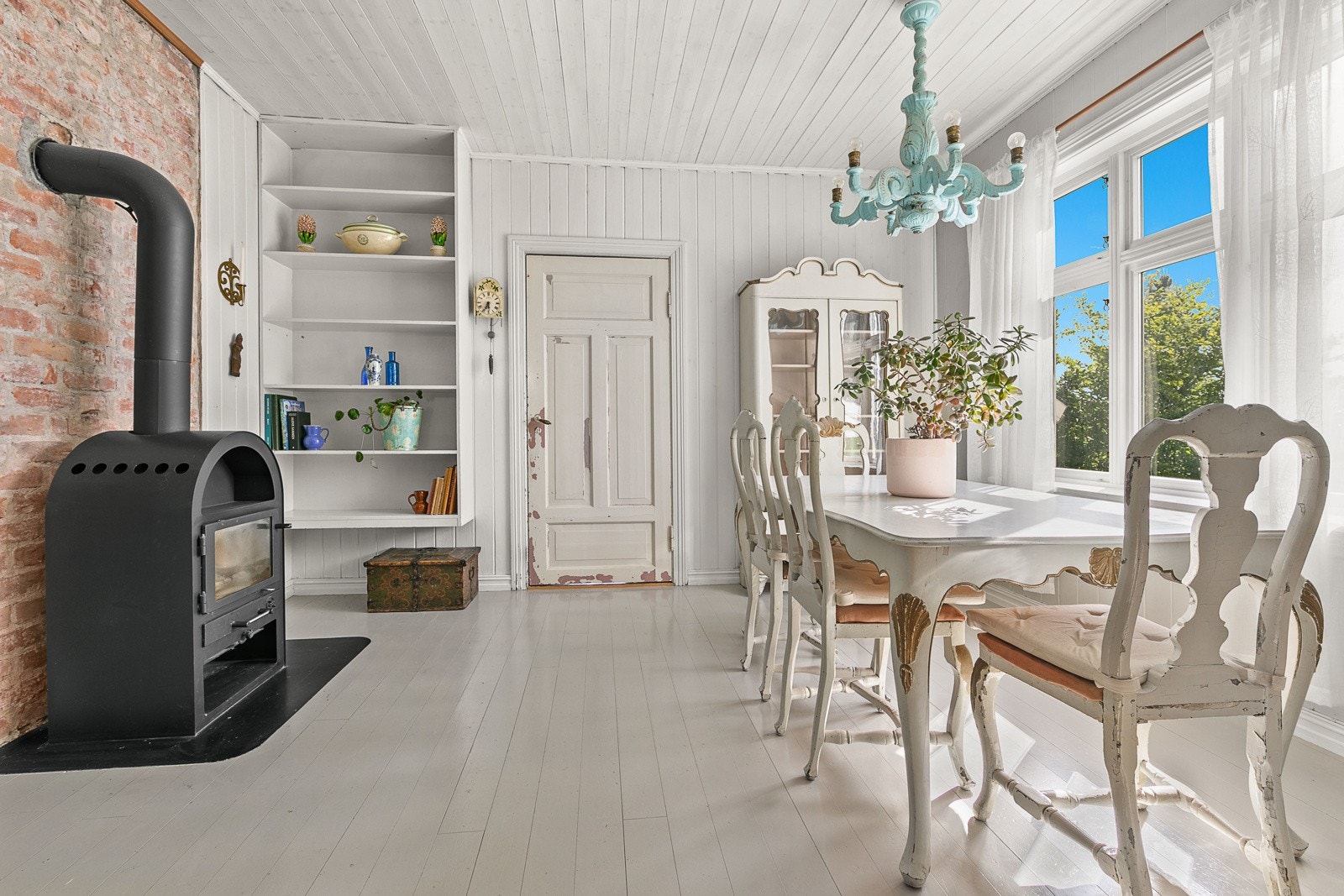 Stuen med en god vedovn Galleribilde