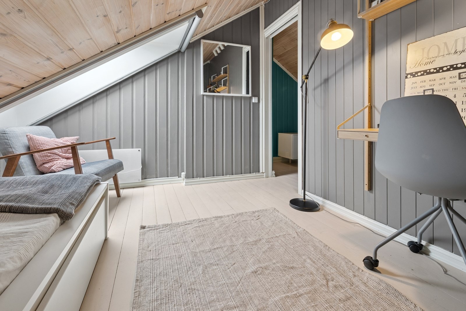 Loftetasjen er ikke byggemeldt og godkjent til varig opphold (se pkt. ferdigattest i salgsoppgaven). Galleribilde