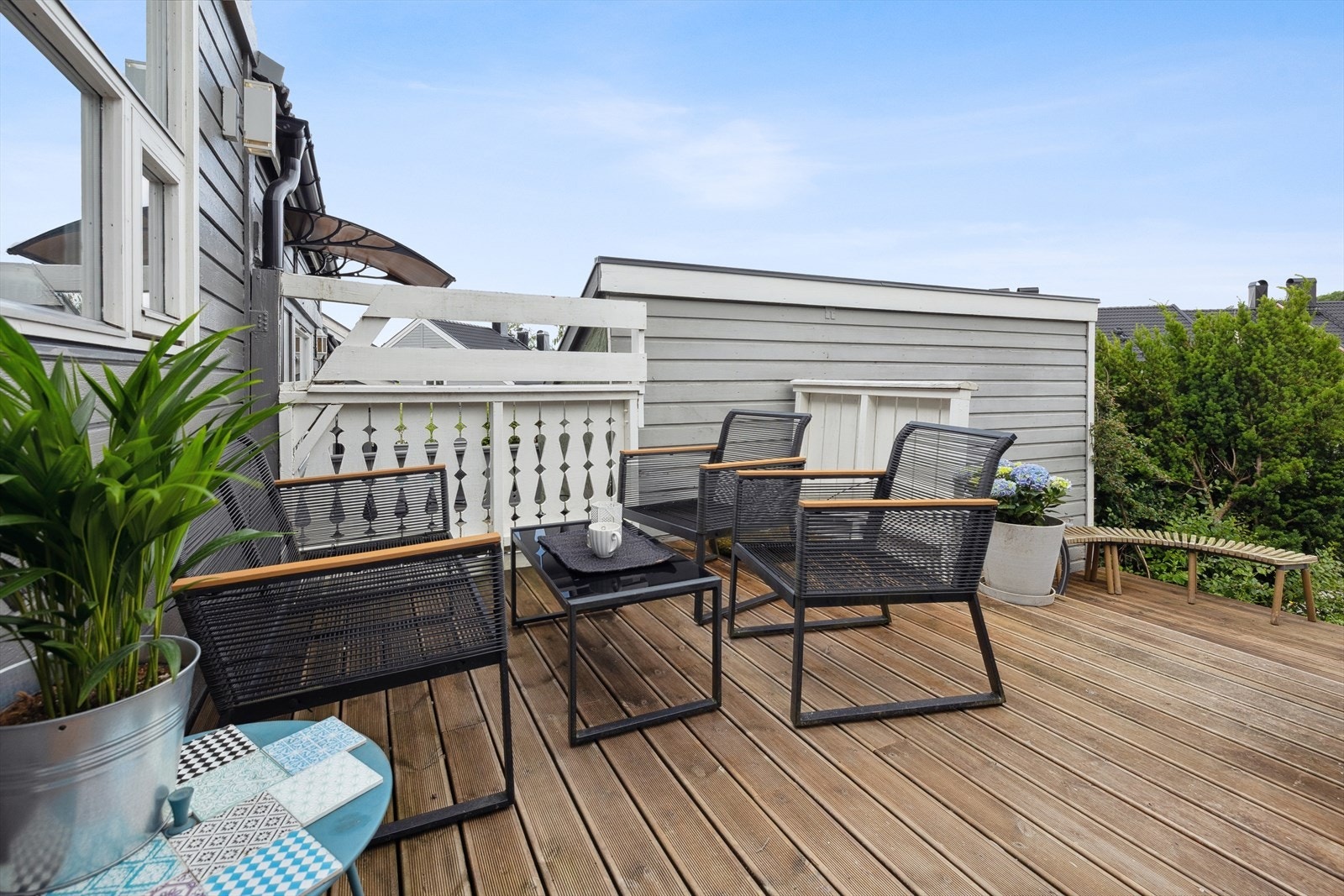 Foran inngangspartiet har du en stor og skjermet uteplass! Galleribilde