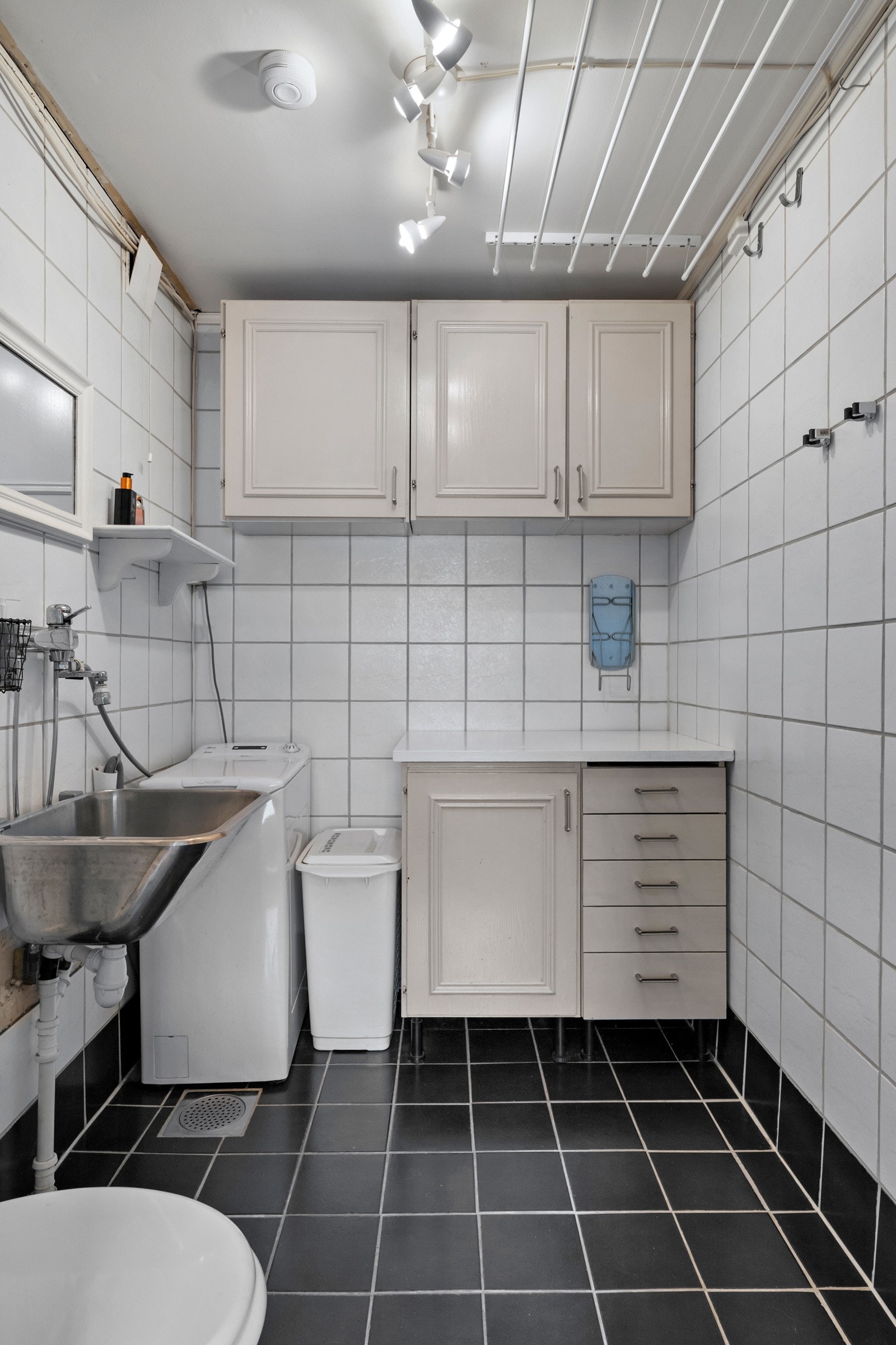 Vaskerom med toalett i inngangsetasjen. Galleribilde