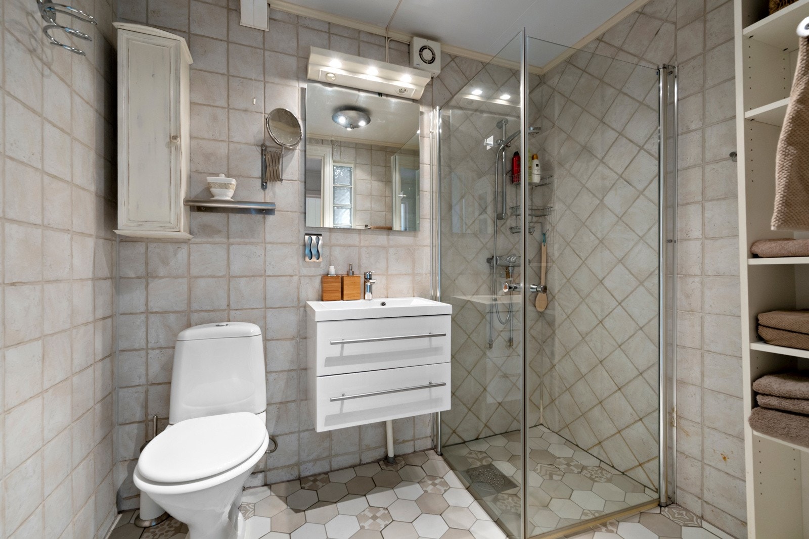 Flislagt bad med varmekabler. Galleribilde