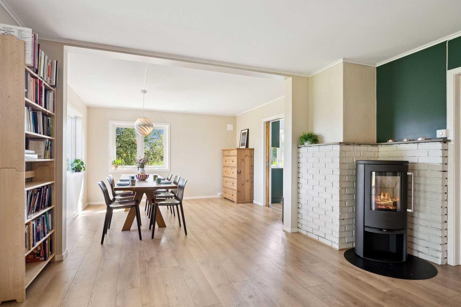 Åpent med naturlig lys. Galleribilde