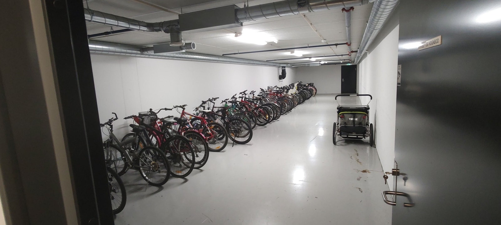 Felles sykkelgarasje. Galleribilde
