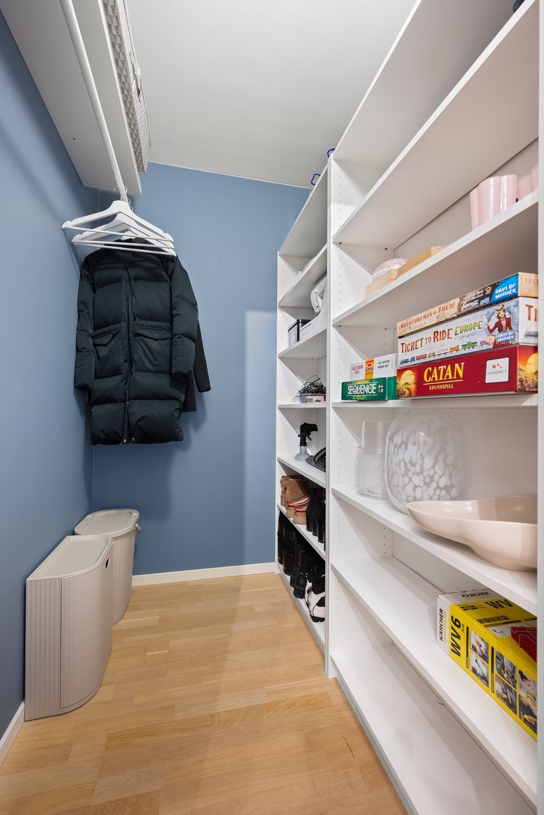 Soverom 2 har adkomst til den innvendige boden. Galleribilde