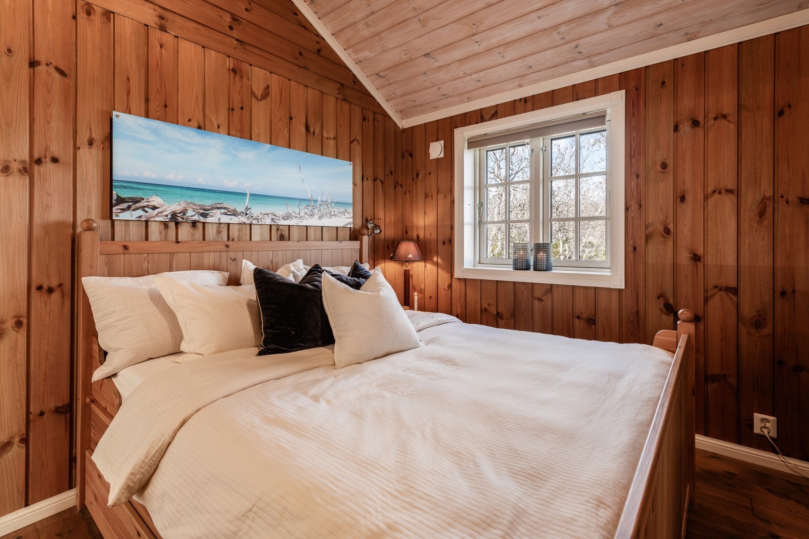 I påbygget fra 2015 er et stor romslig soverom med garderobe Galleribilde