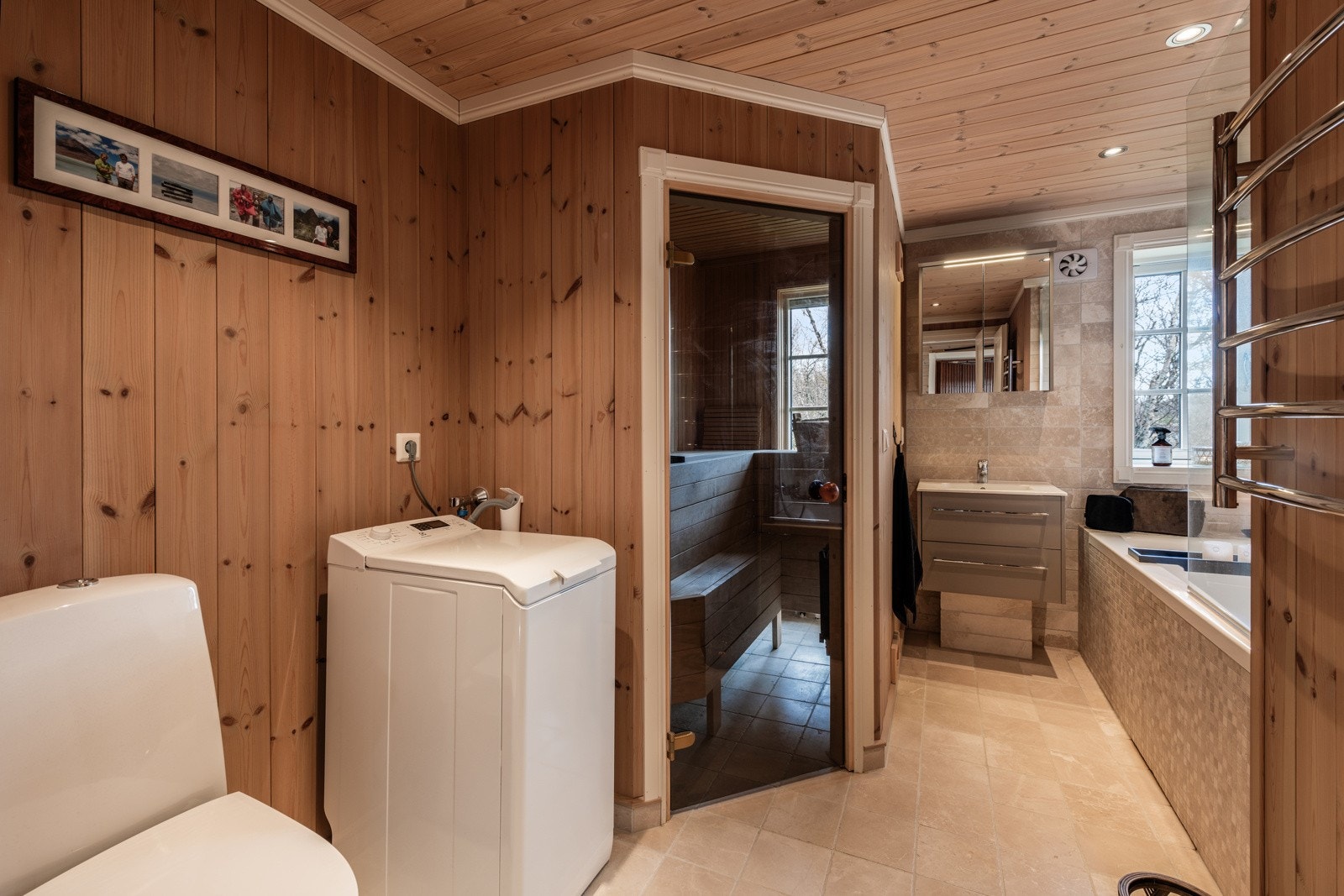 I påbygget fra 2015 finner man en lekkert bad Galleribilde
